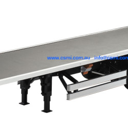 Flat deck tri axle trailer