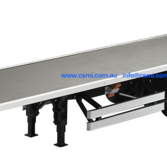 Flat deck tri axle trailer