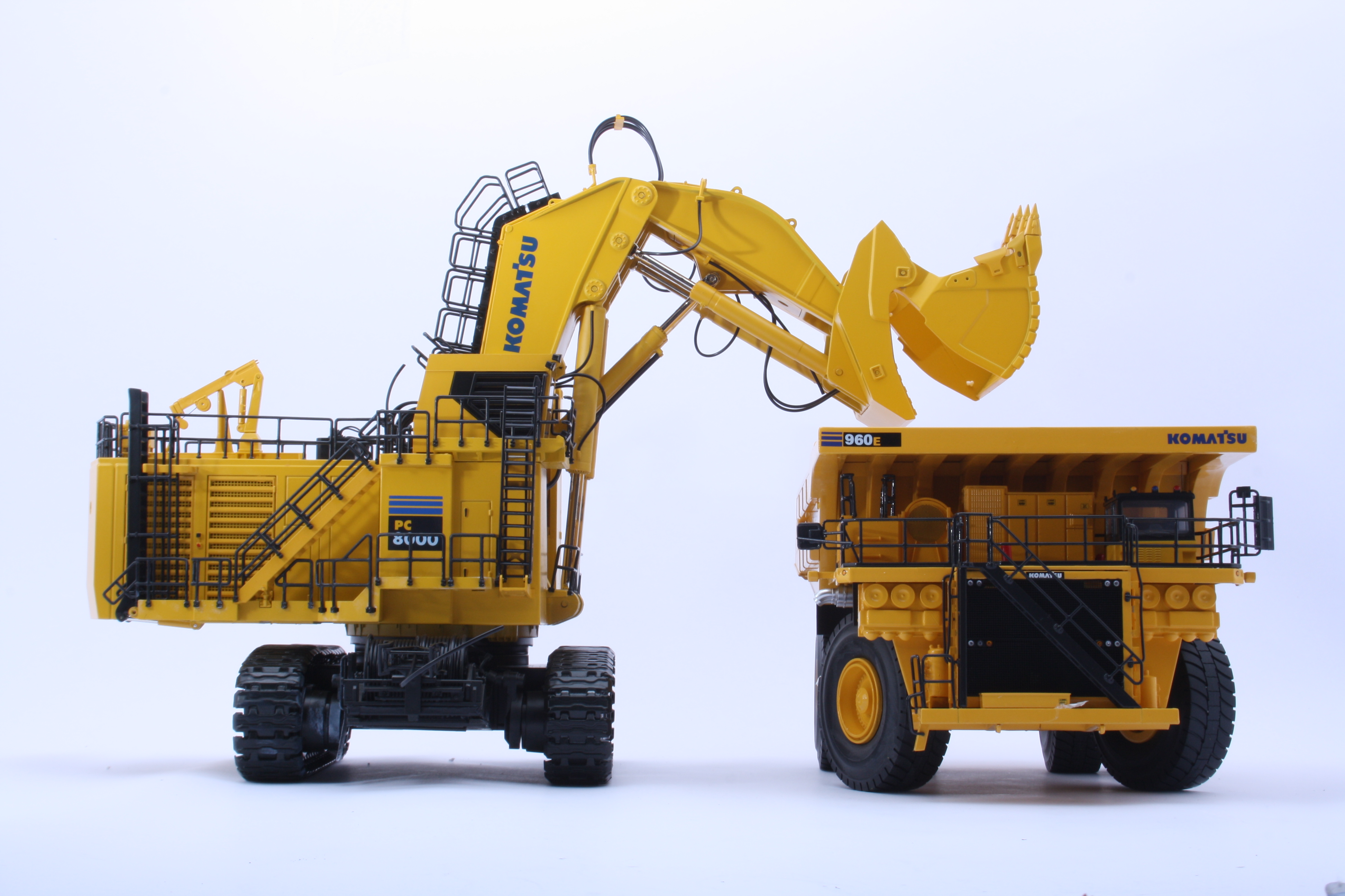 Komatsu Pc8000